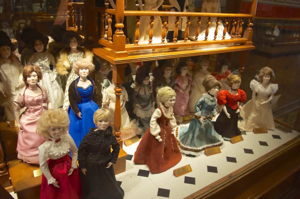 Governor Wife Dolls in Des Moines Iowa State Capitol 