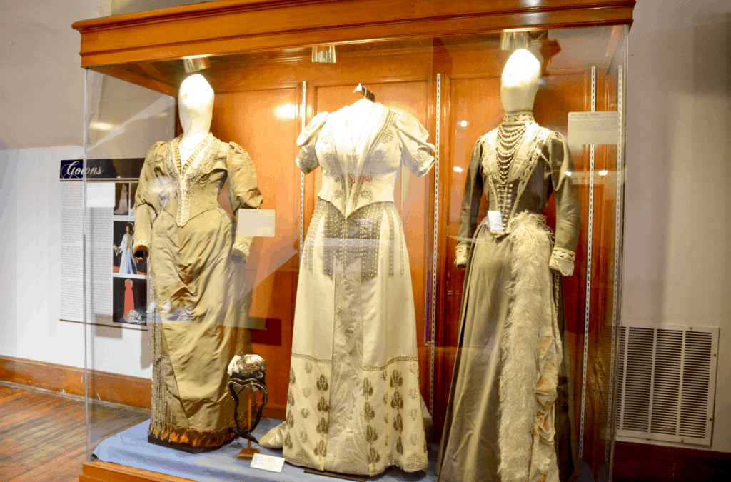 Benjamin Harrison home womens vintage dresses