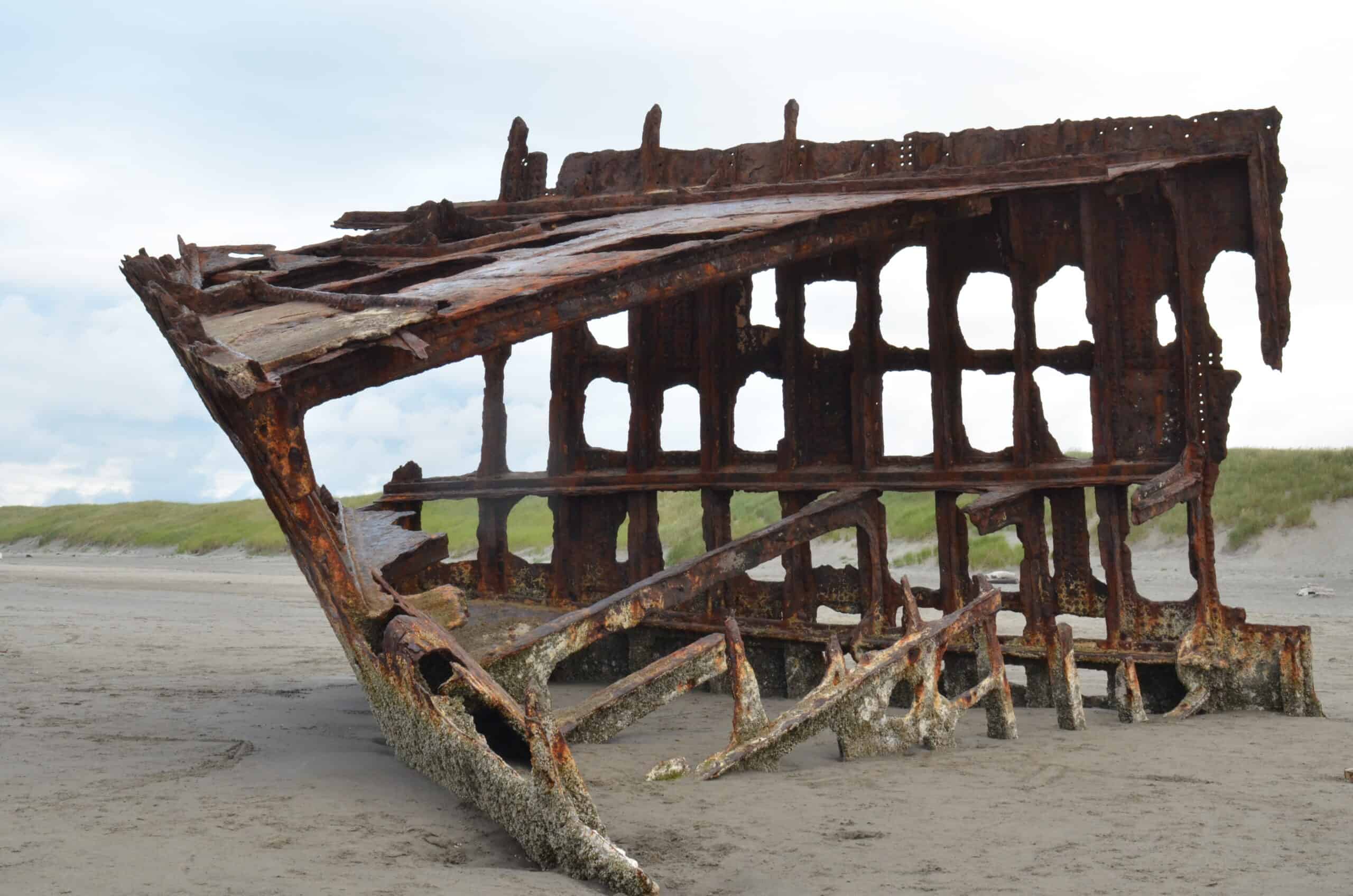 Peter Iredale shipwreck ruins on beach