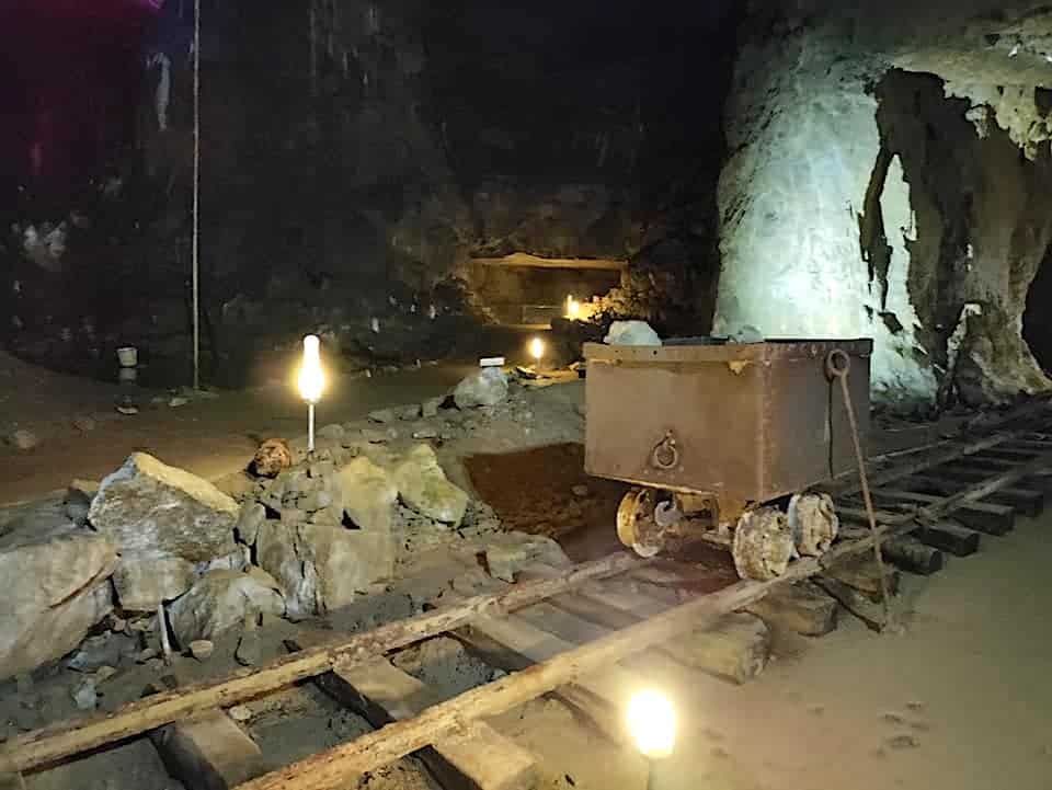 mine craft in cave mine